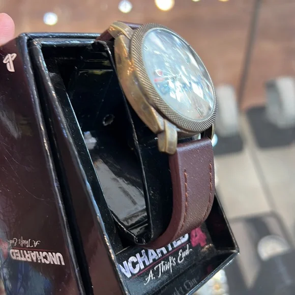 Mens Uncharted 4 Thief's End Round Brown Leather Band Analog Watch E5 Mint - Picture 2 of 4